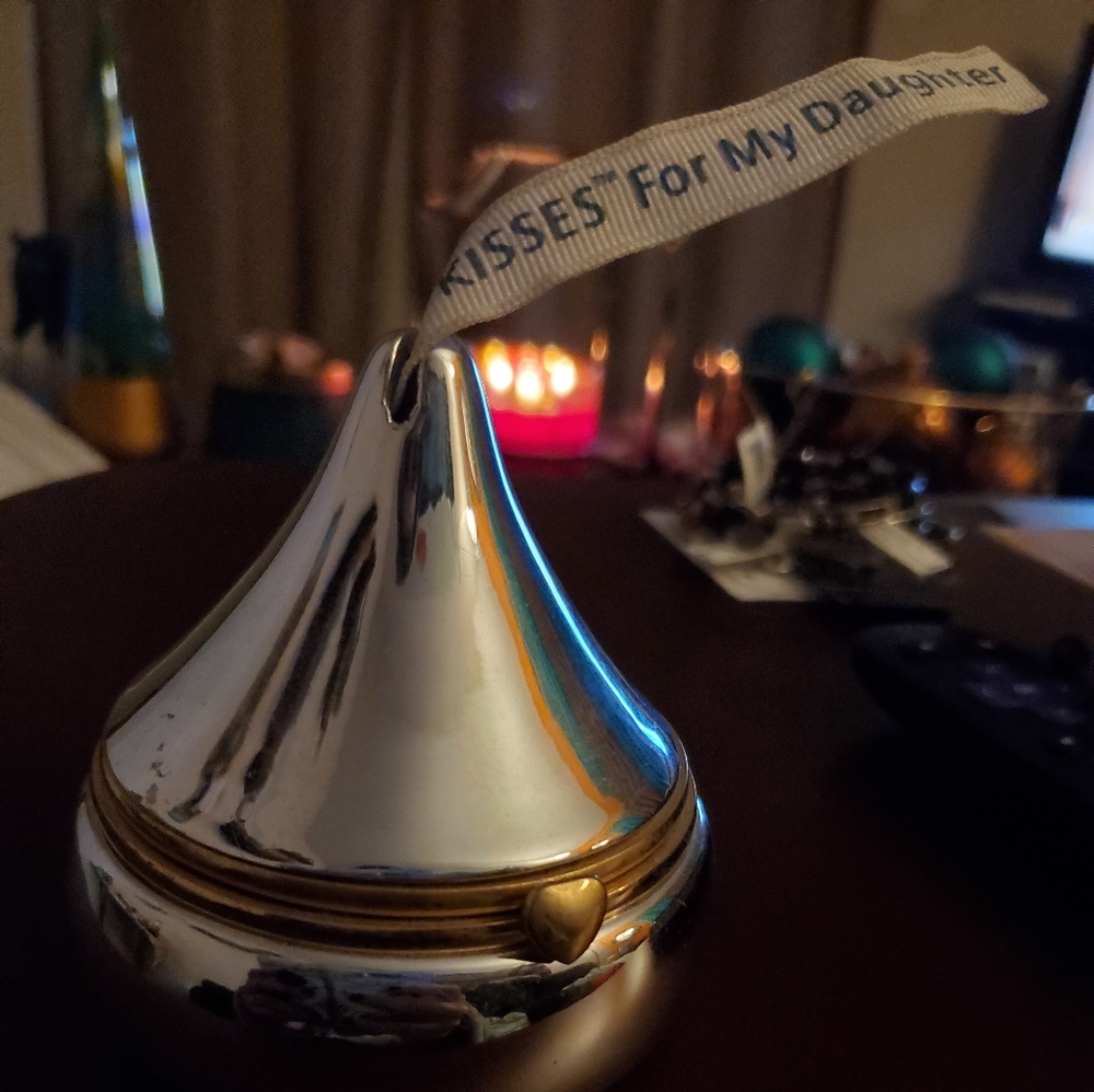 Bradford Exchange Kisses For My Daughter Music Box